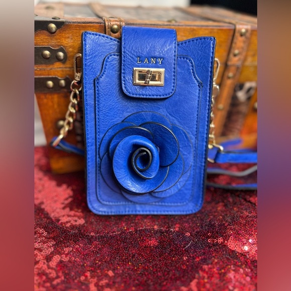 💙💙Blue Crossbody Bag with Rose Detail-EUC💙💙 - Picture 6 of 14